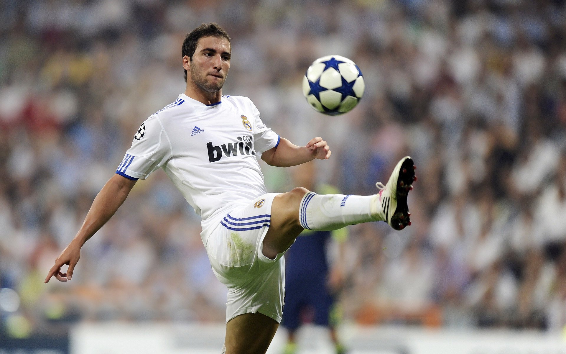 开云体育入口-孔德发挥堪称完美，巴黎巅峰对决胜出西班牙